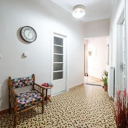 Tranquil Eclectic Townhome Apartment